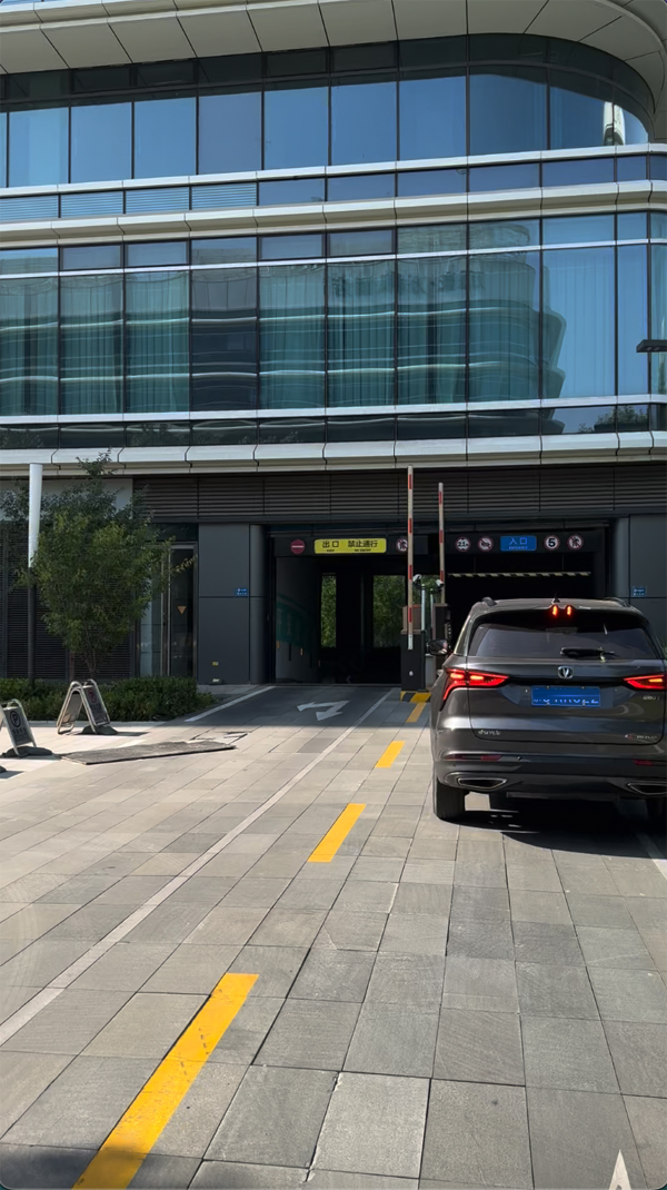 大興機(jī)場(chǎng)停車到底選哪家？文鋒全流程服務(wù)更靠譜